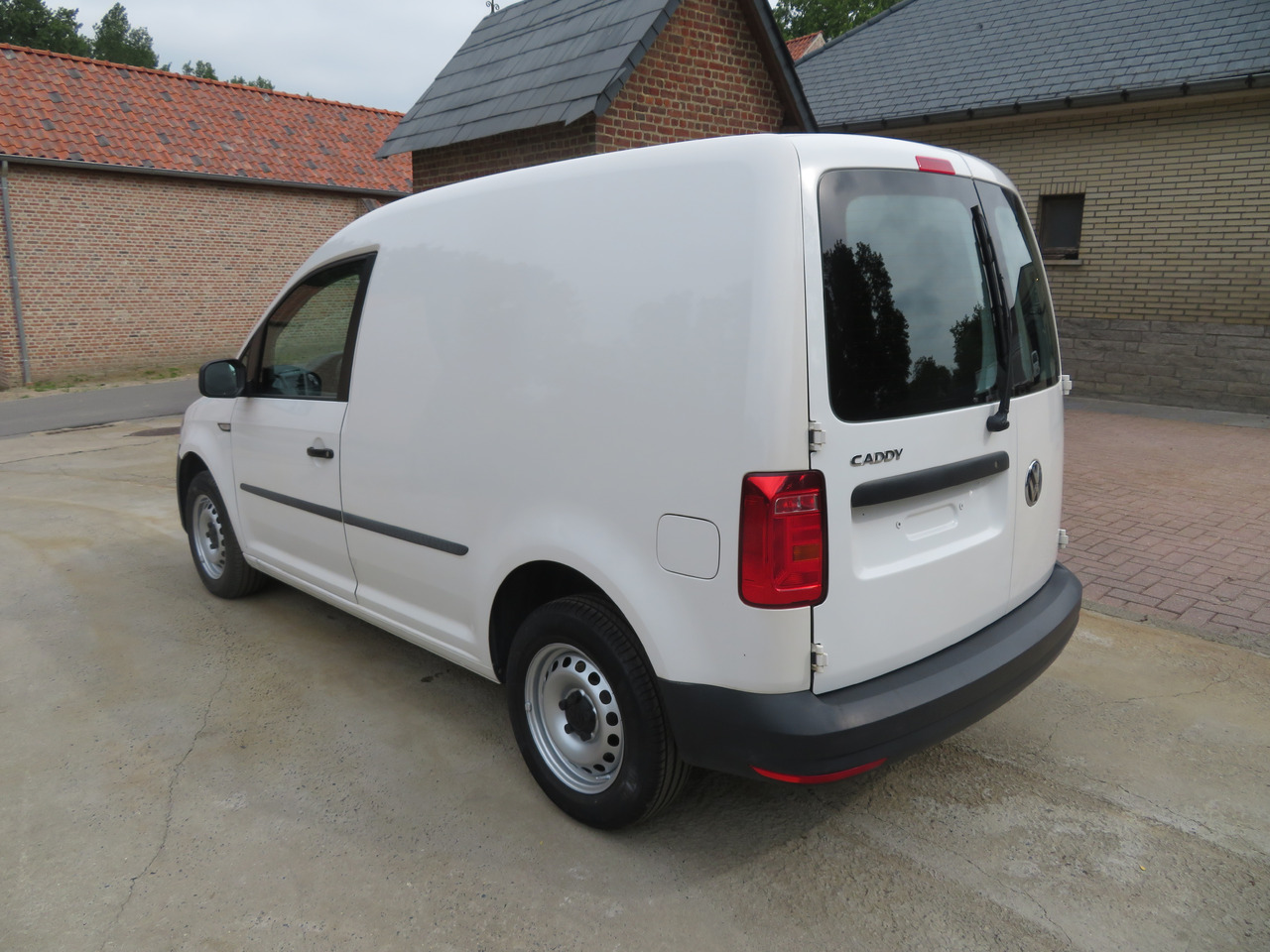 VOLKSWAGEN Caddy 2.0 TDi - فان المدمجة: صورة 5 VOLKSWAGEN Caddy 2.0 TDi - فان المدمجة: صورة 5
