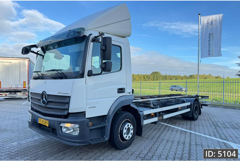 Mercedes-Benz Atego 1318 Day Cab, Euro 6, / BDF / DHOLLANDIA 2000KG - شاحنات الحاويات / جسم علوي قابل للتغيير شاحنة: صورة 1 Mercedes-Benz Atego 1318 Day Cab, Euro 6, / BDF / DHOLLANDIA 2000KG - شاحنات الحاويات / جسم علوي قابل للتغيير شاحنة: صورة 1