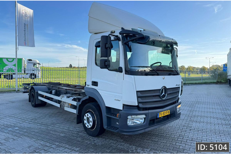 Mercedes-Benz Atego 1318 Day Cab, Euro 6, / BDF / DHOLLANDIA 2000KG - شاحنات الحاويات / جسم علوي قابل للتغيير شاحنة: صورة 5 Mercedes-Benz Atego 1318 Day Cab, Euro 6, / BDF / DHOLLANDIA 2000KG - شاحنات الحاويات / جسم علوي قابل للتغيير شاحنة: صورة 5