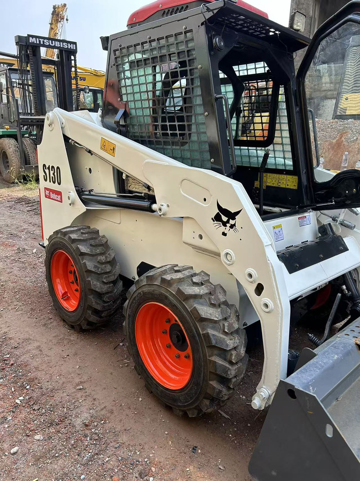 شيول صغير BOBCAT Skid Steer Loader S130: صورة 6