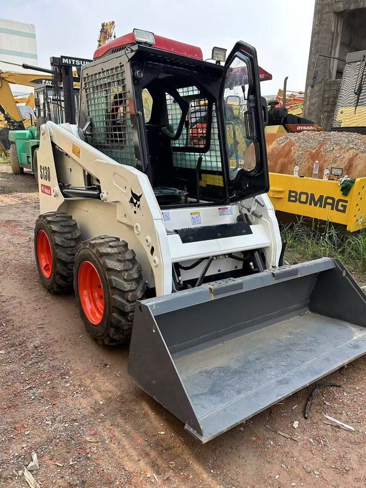 BOBCAT Skid Steer Loader S130 - شيول صغير: صورة 4 BOBCAT Skid Steer Loader S130 - شيول صغير: صورة 4
