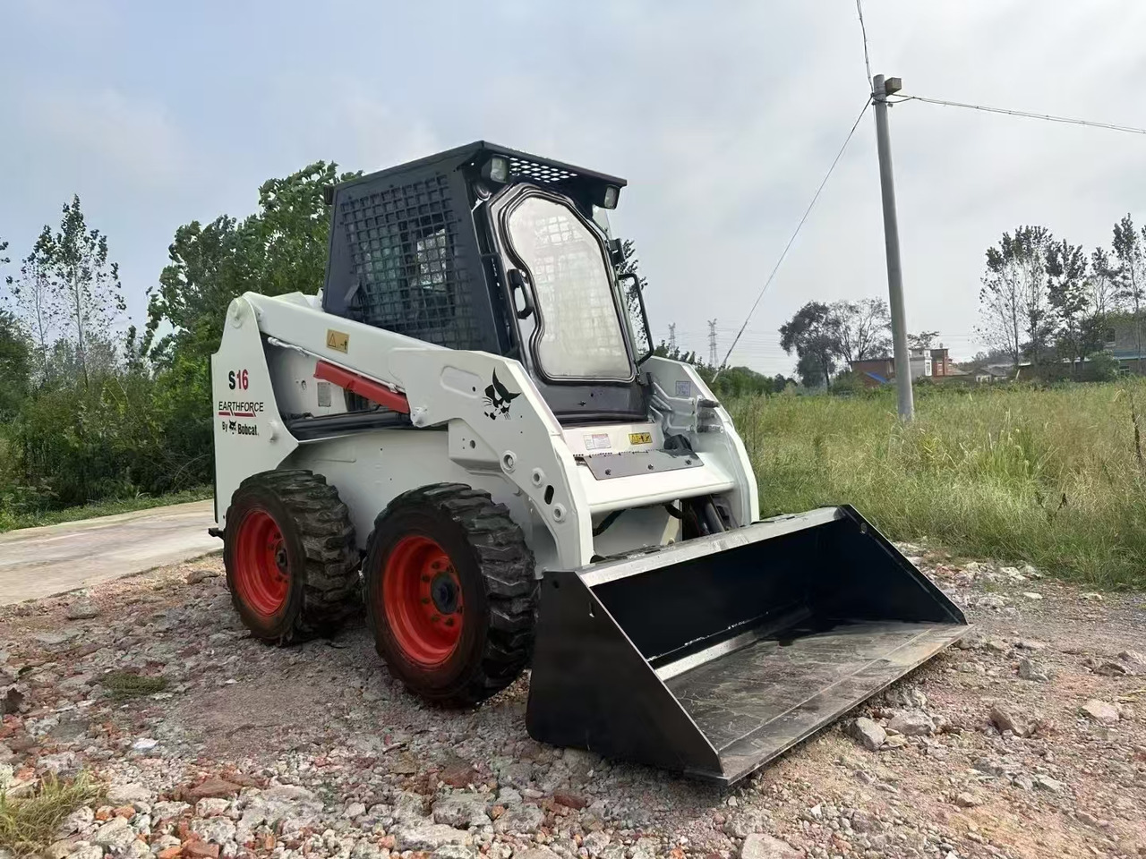 BOBCAT Skid Steer Loader S16 - شيول صغير: صورة 1 BOBCAT Skid Steer Loader S16 - شيول صغير: صورة 1