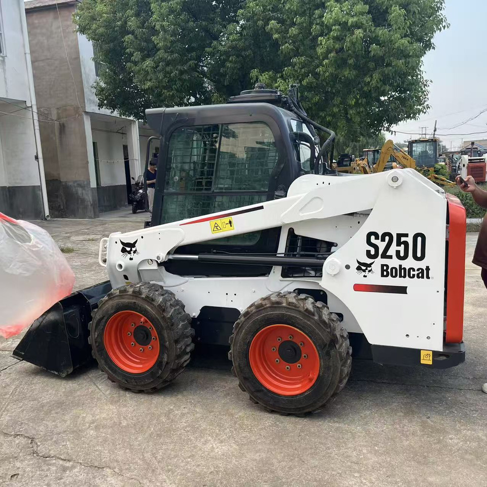 BOBCAT Skid Steer Loader S250 New Condition Hours True - شيول صغير: صورة 3 BOBCAT Skid Steer Loader S250 New Condition Hours True - شيول صغير: صورة 3