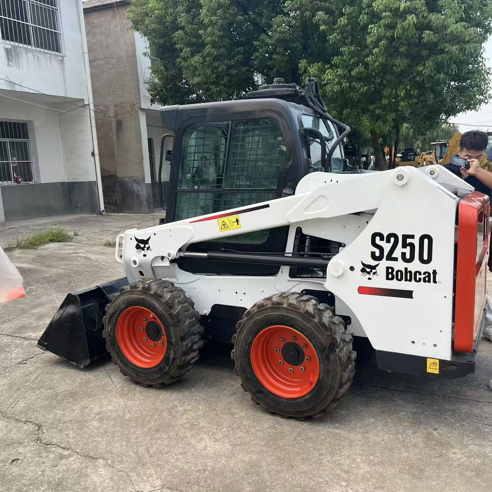BOBCAT Skid Steer Loader S250 New Condition Hours True - شيول صغير: صورة 4 BOBCAT Skid Steer Loader S250 New Condition Hours True - شيول صغير: صورة 4