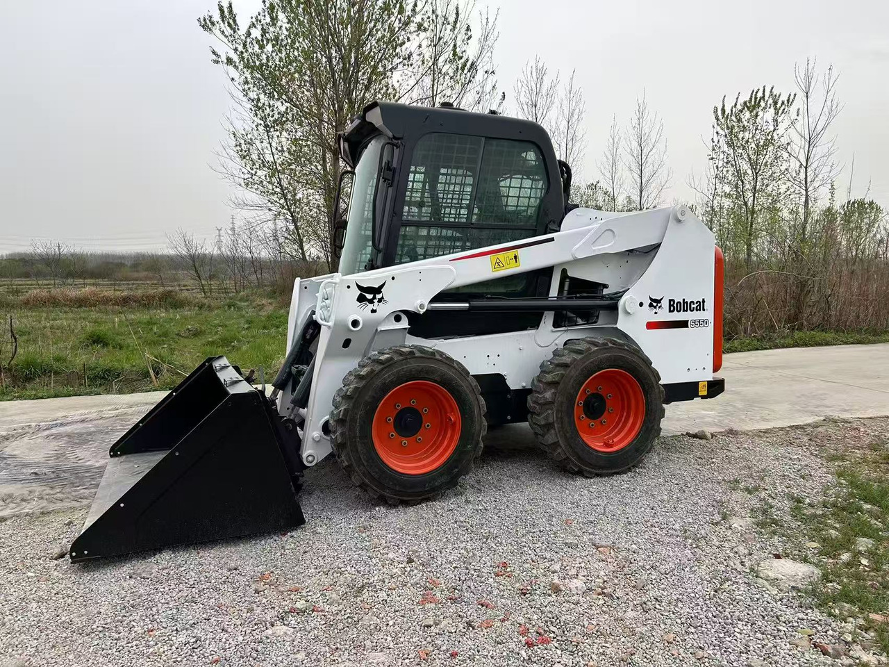 BOBCAT Skid Steer Loader S550 - شيول صغير: صورة 5 BOBCAT Skid Steer Loader S550 - شيول صغير: صورة 5