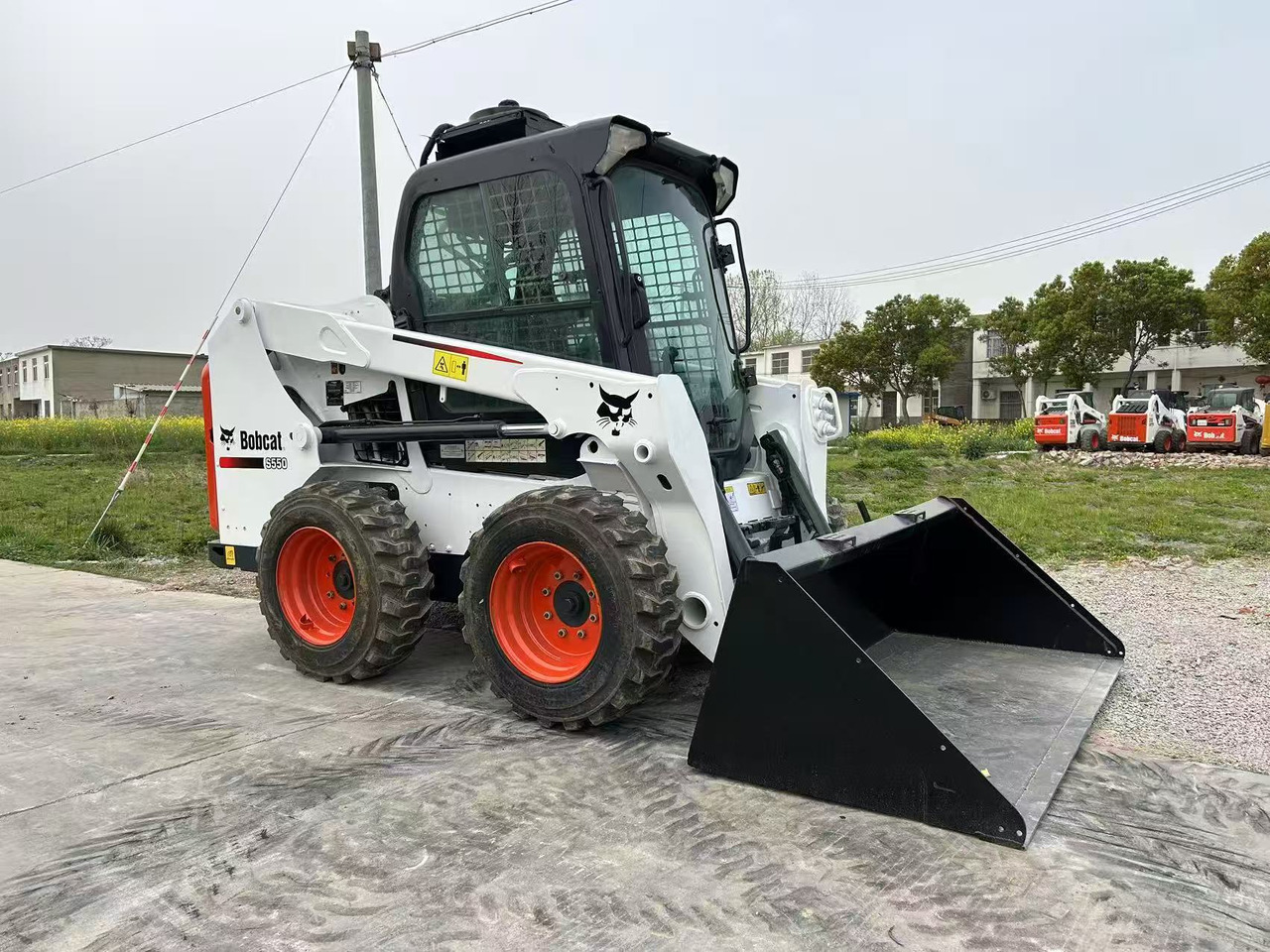 BOBCAT Skid Steer Loader S550 - شيول صغير: صورة 1 BOBCAT Skid Steer Loader S550 - شيول صغير: صورة 1