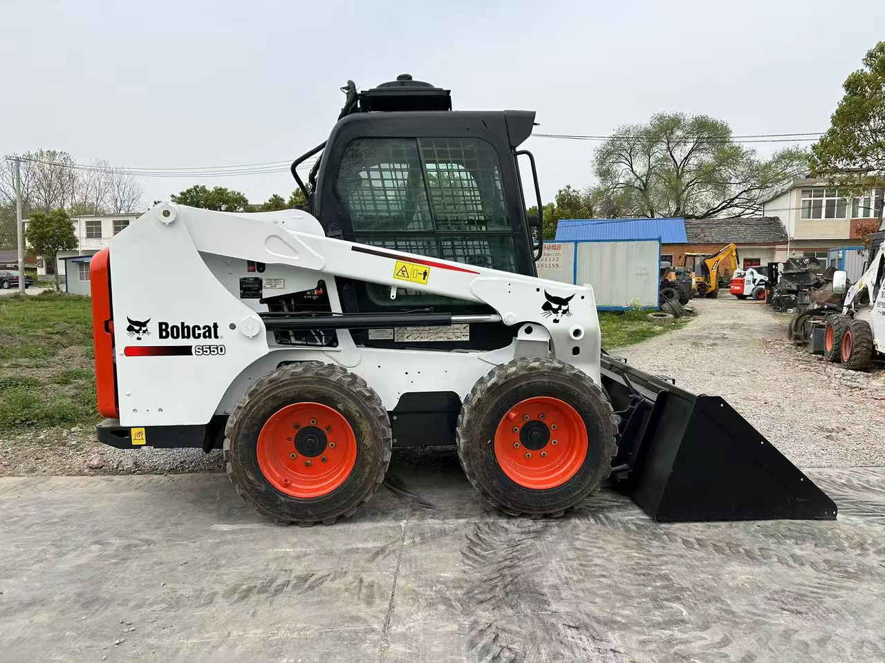 BOBCAT Skid Steer Loader S550 - شيول صغير: صورة 4 BOBCAT Skid Steer Loader S550 - شيول صغير: صورة 4