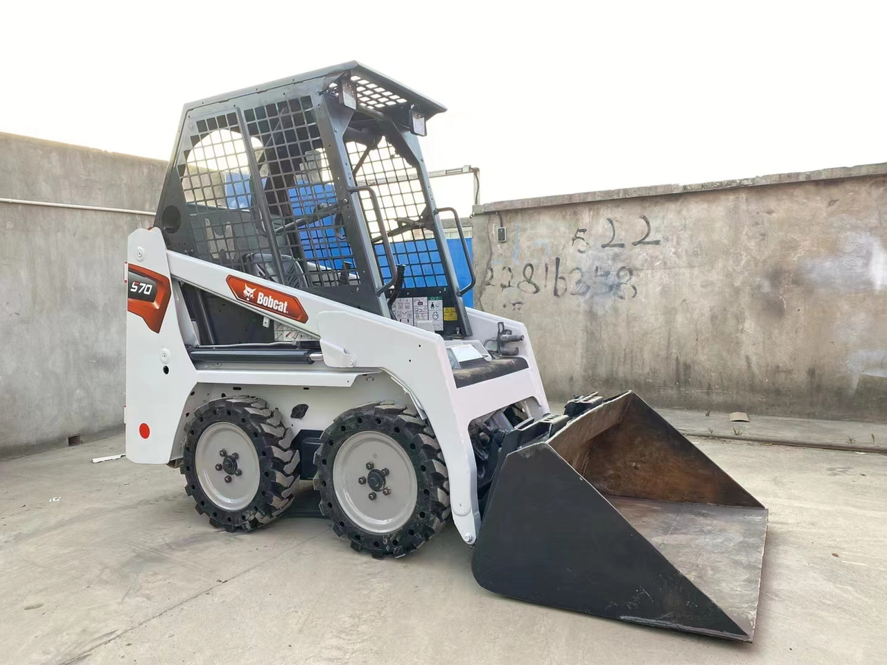 BOBCAT Skid Steer Loader S70 - شيول صغير: صورة 3 BOBCAT Skid Steer Loader S70 - شيول صغير: صورة 3