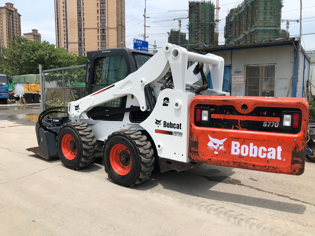 BOBCAT Skid Steer Loader S770 Click for Discount - شيول صغير: صورة 1 BOBCAT Skid Steer Loader S770 Click for Discount - شيول صغير: صورة 1