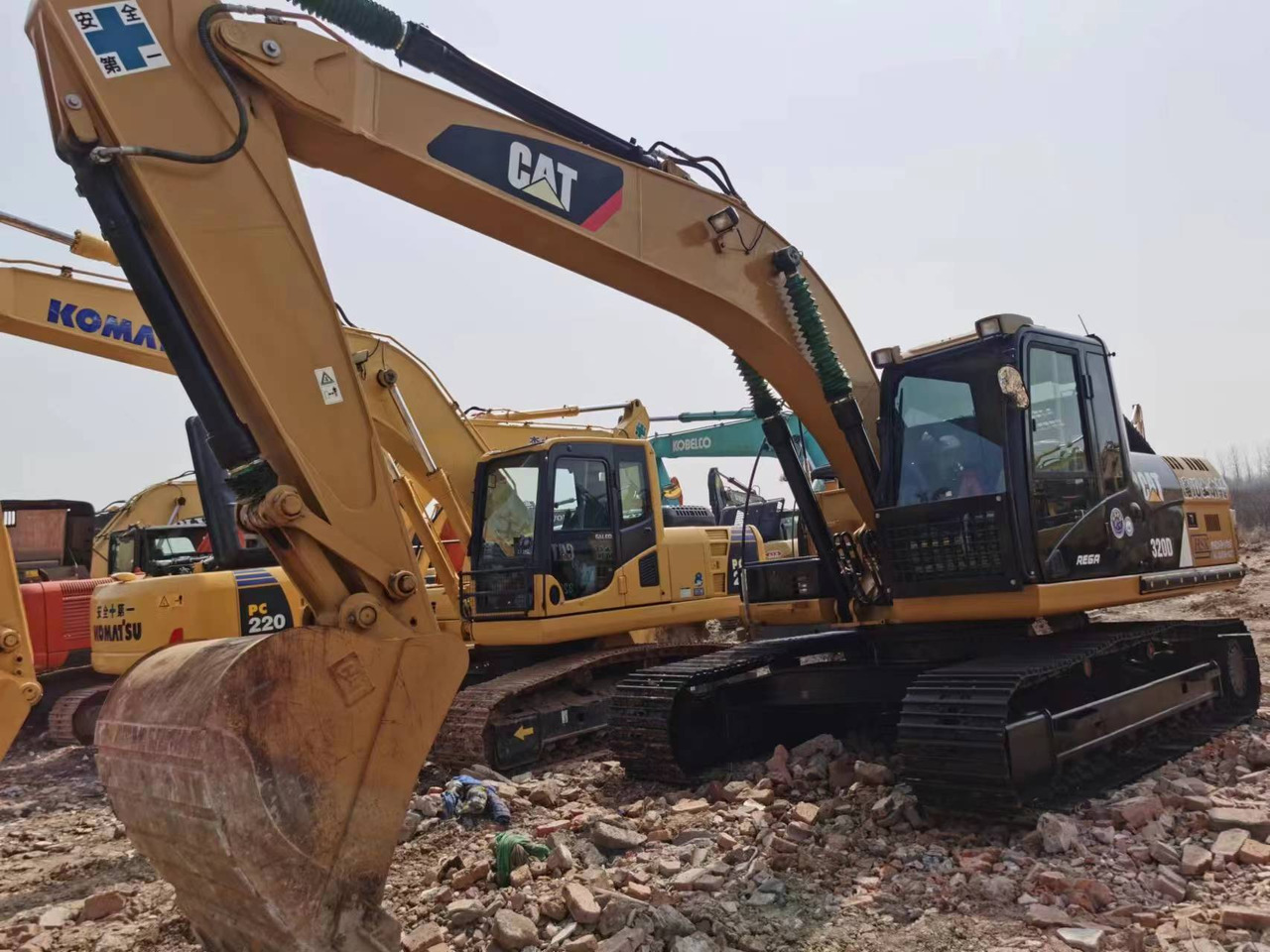 CATERPILLAR 320D - حفار زحاف: صورة 2 CATERPILLAR 320D - حفار زحاف: صورة 2