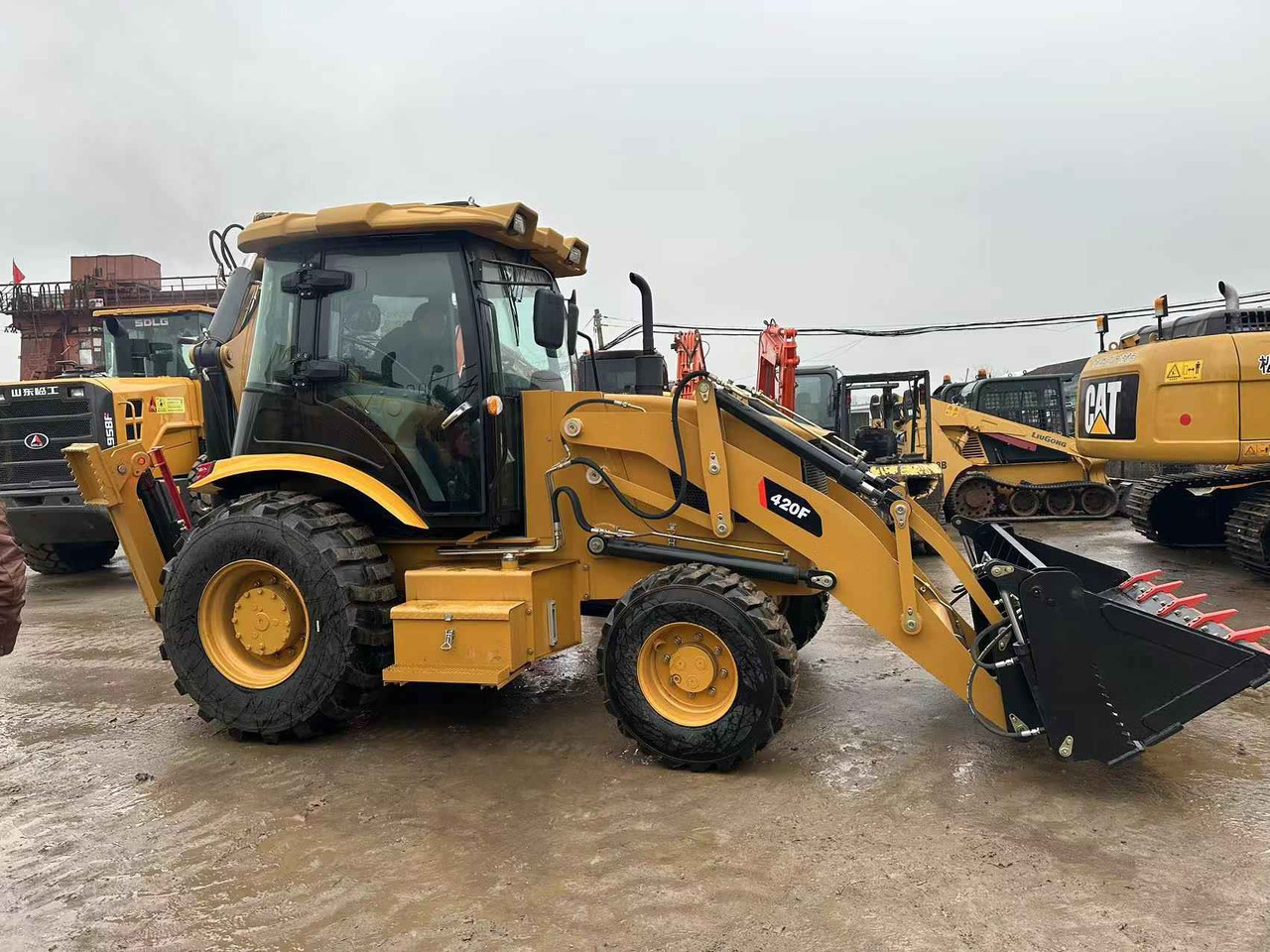 CATERPILLAR Backhoe Loader 420F Click Here for Discount - جرافة حفار: صورة 1 CATERPILLAR Backhoe Loader 420F Click Here for Discount - جرافة حفار: صورة 1