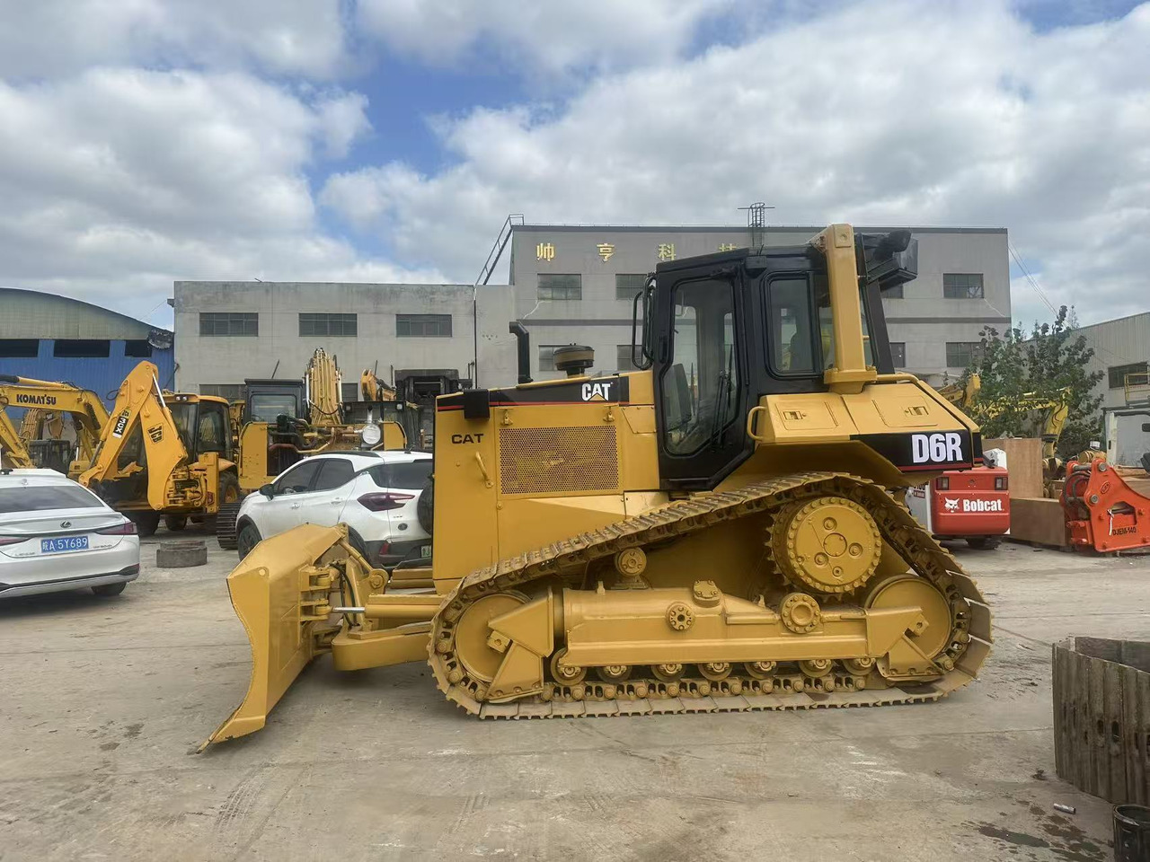 CATERPILLAR D6R Bulldozer Click forDiscount - جرافة: صورة 2 CATERPILLAR D6R Bulldozer Click forDiscount - جرافة: صورة 2