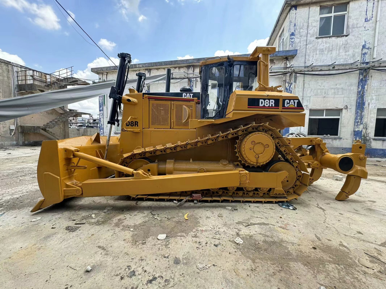 CATERPILLAR D8R Bulldozer Click for Discount - جرافة: صورة 1 CATERPILLAR D8R Bulldozer Click for Discount - جرافة: صورة 1