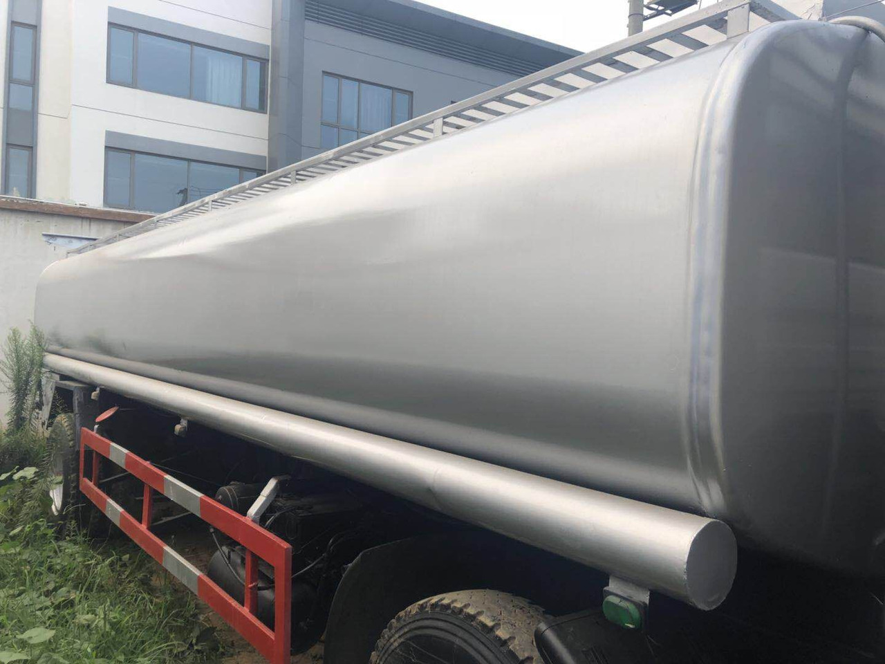 DONGFENG fuel tanker CLICK HERE FOR DISCOUNT - شاحنة صهريج: صورة 3 DONGFENG fuel tanker CLICK HERE FOR DISCOUNT - شاحنة صهريج: صورة 3