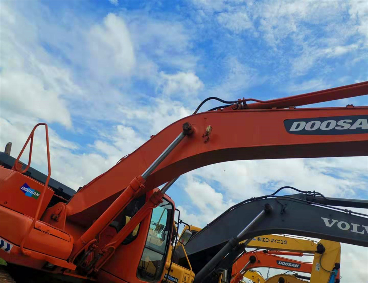 DOOSAN Excavator DH300 Click Here for Discount - حفار زحاف: صورة 4 DOOSAN Excavator DH300 Click Here for Discount - حفار زحاف: صورة 4