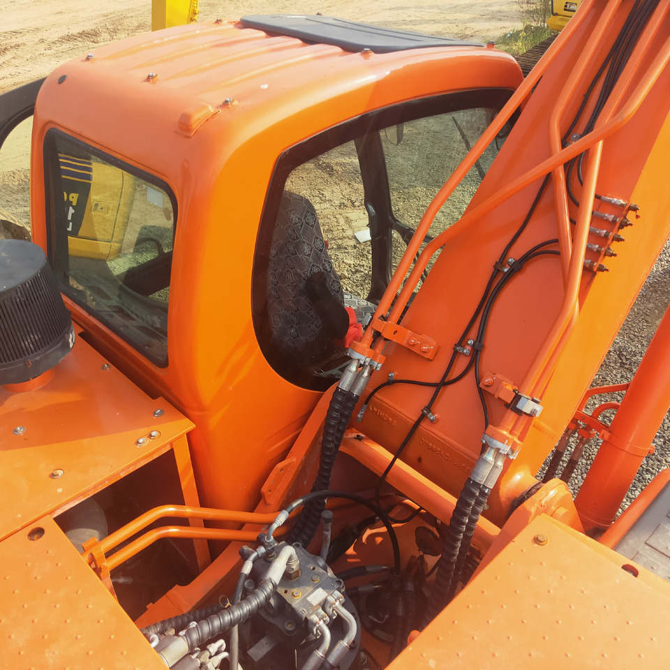 حفار زحاف DX260LC: صورة 8