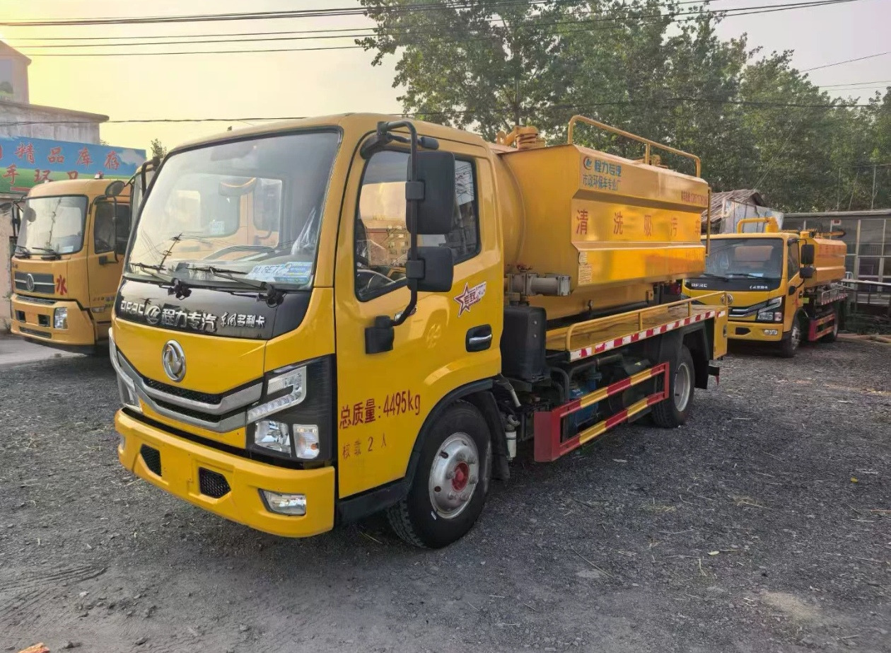 DongFeng Small Sewage Truck - شاحنة الشفط: صورة 1 DongFeng Small Sewage Truck - شاحنة الشفط: صورة 1