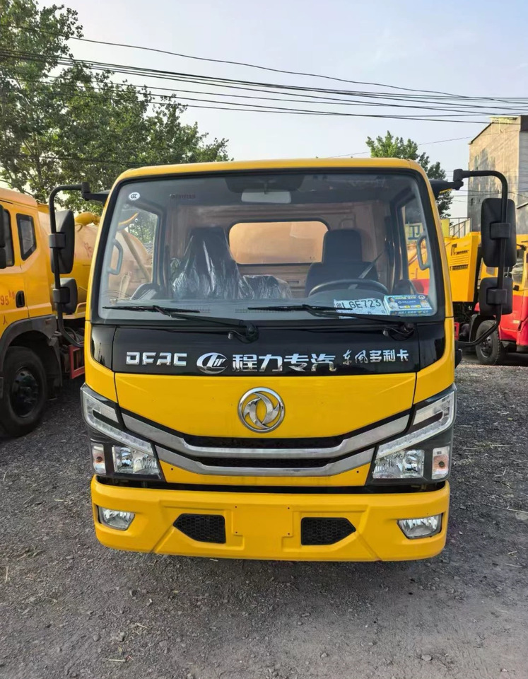 DongFeng Small Sewage Truck - شاحنة الشفط: صورة 3 DongFeng Small Sewage Truck - شاحنة الشفط: صورة 3