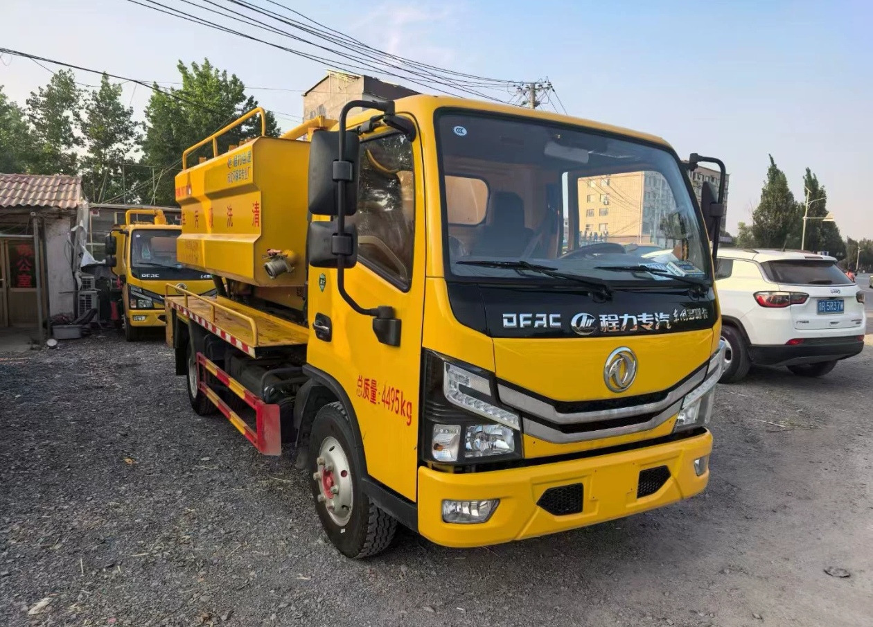 DongFeng Small Sewage Truck - شاحنة الشفط: صورة 2 DongFeng Small Sewage Truck - شاحنة الشفط: صورة 2