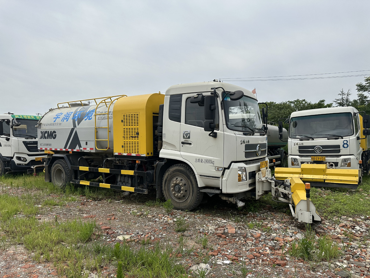 Dongfeng Large Vacuum Suction Truck - شاحنة الشفط: صورة 2 Dongfeng Large Vacuum Suction Truck - شاحنة الشفط: صورة 2