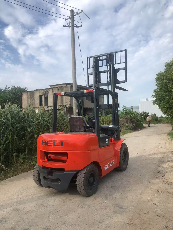 HELI 5Ton Forklift - رافعة شوكية ديزل: صورة 2 HELI 5Ton Forklift - رافعة شوكية ديزل: صورة 2