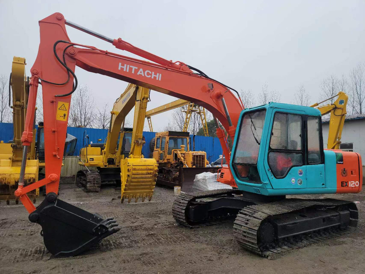 HITACHI EX120-3 - حفار زحاف: صورة 1 HITACHI EX120-3 - حفار زحاف: صورة 1