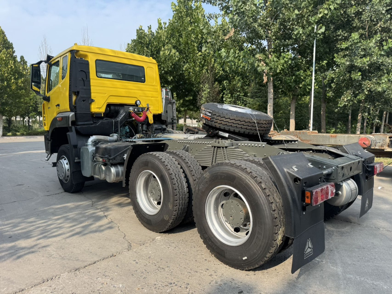 HOWO 371 HP Dump Truck Click Here for Discount - وحدة جر: صورة 4 HOWO 371 HP Dump Truck Click Here for Discount - وحدة جر: صورة 4