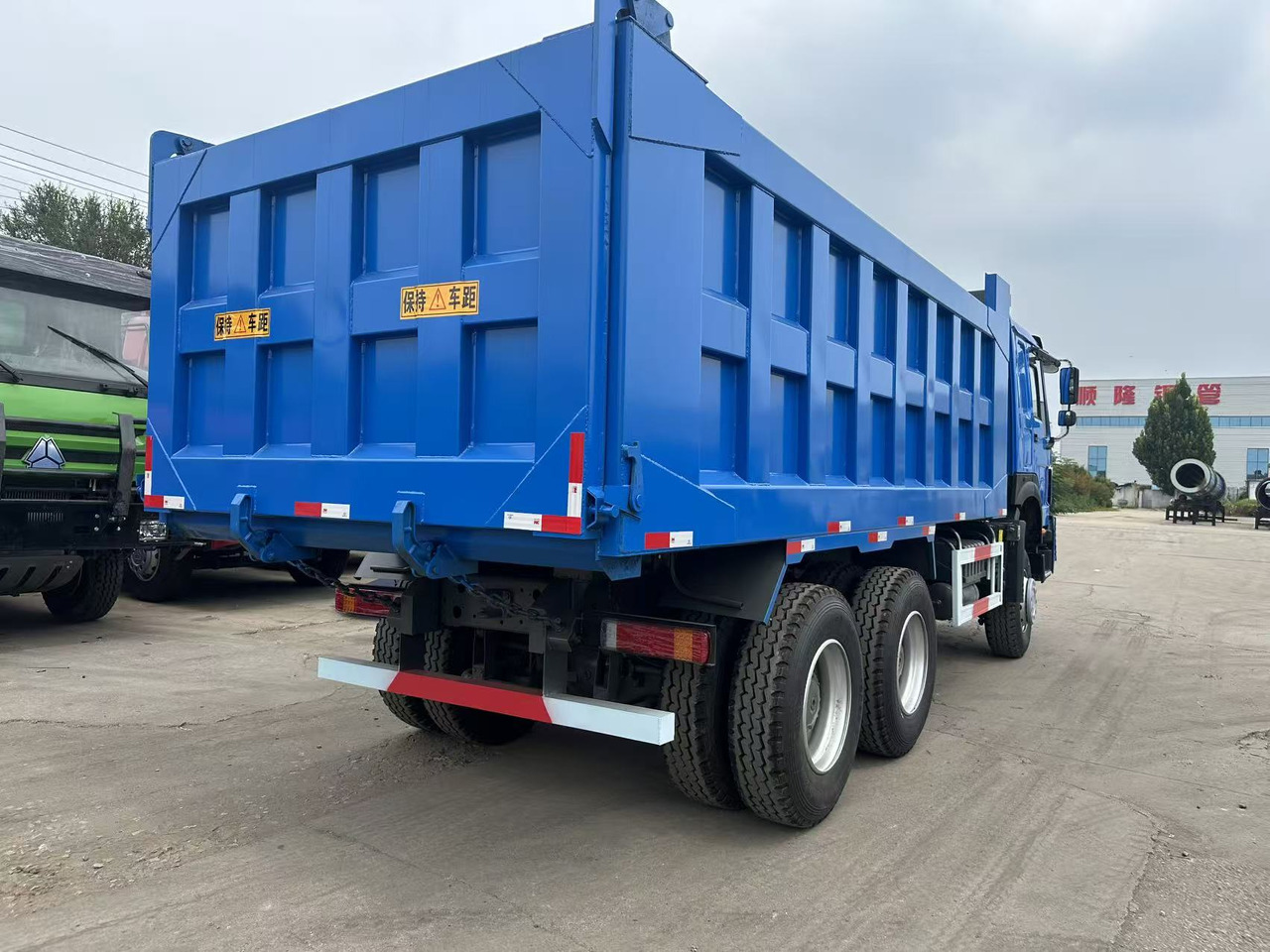 HOWO 371HP Dump Truck 6x4 Click Here for Discount - شاحنة قلاب: صورة 4 HOWO 371HP Dump Truck 6x4 Click Here for Discount - شاحنة قلاب: صورة 4