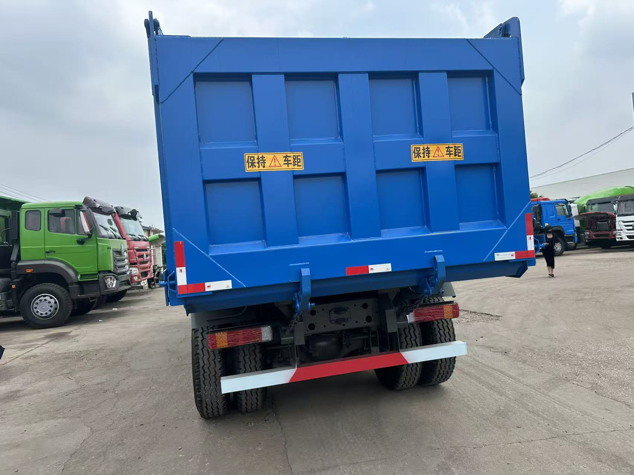 HOWO 371HP Dump Truck 6x4 Click Here for Discount - شاحنة قلاب: صورة 3 HOWO 371HP Dump Truck 6x4 Click Here for Discount - شاحنة قلاب: صورة 3