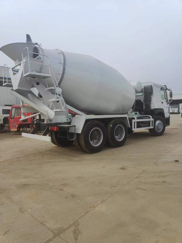 HOWO 375 Cement Mixer Truck 6*4 - شاحنة خلاطة خرسانة: صورة 5 HOWO 375 Cement Mixer Truck 6*4 - شاحنة خلاطة خرسانة: صورة 5