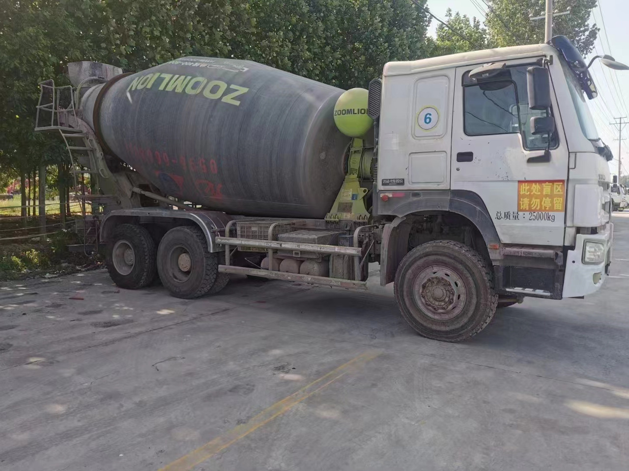 HOWO 6*4 Cement Mixer Truck - شاحنة خلاطة خرسانة: صورة 4 HOWO 6*4 Cement Mixer Truck - شاحنة خلاطة خرسانة: صورة 4