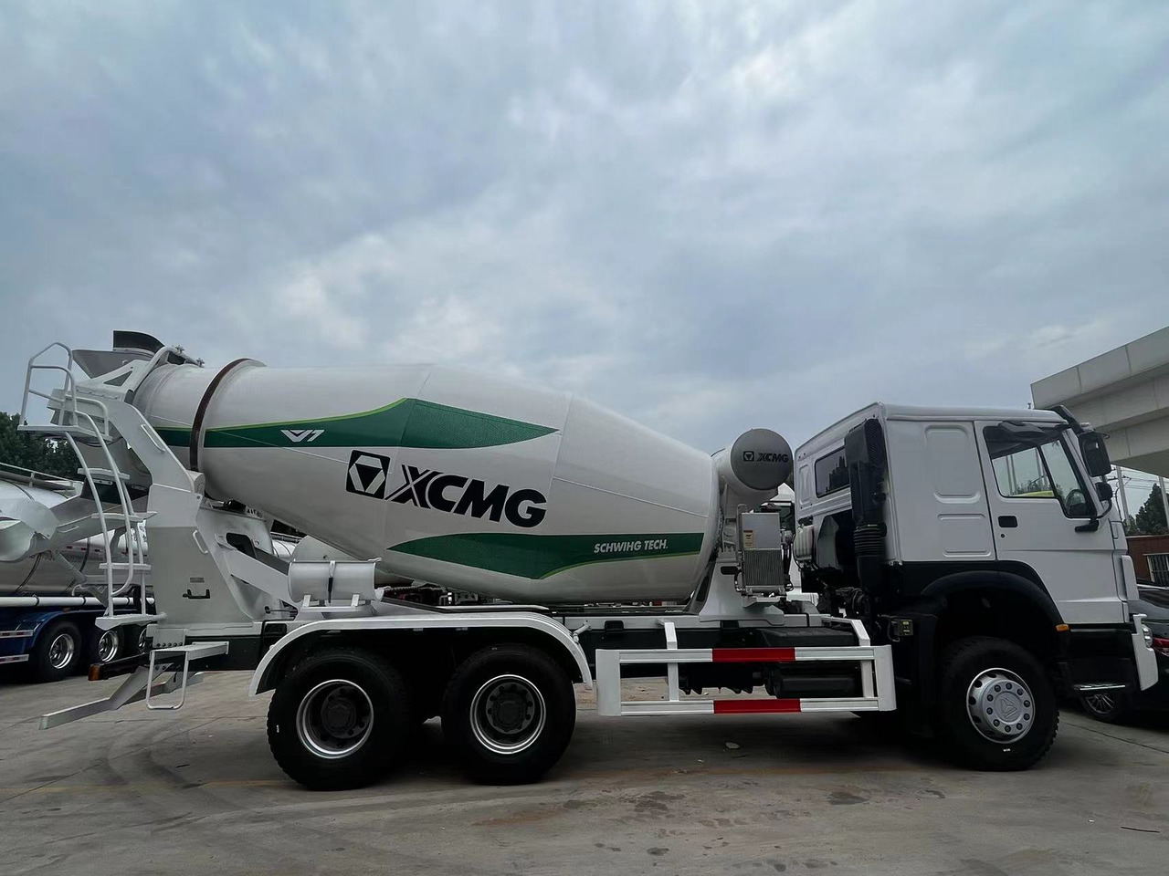 HOWO Cement Mixer Truck 12cube Click Here for Discount - شاحنة خلاطة خرسانة: صورة 4 HOWO Cement Mixer Truck 12cube Click Here for Discount - شاحنة خلاطة خرسانة: صورة 4