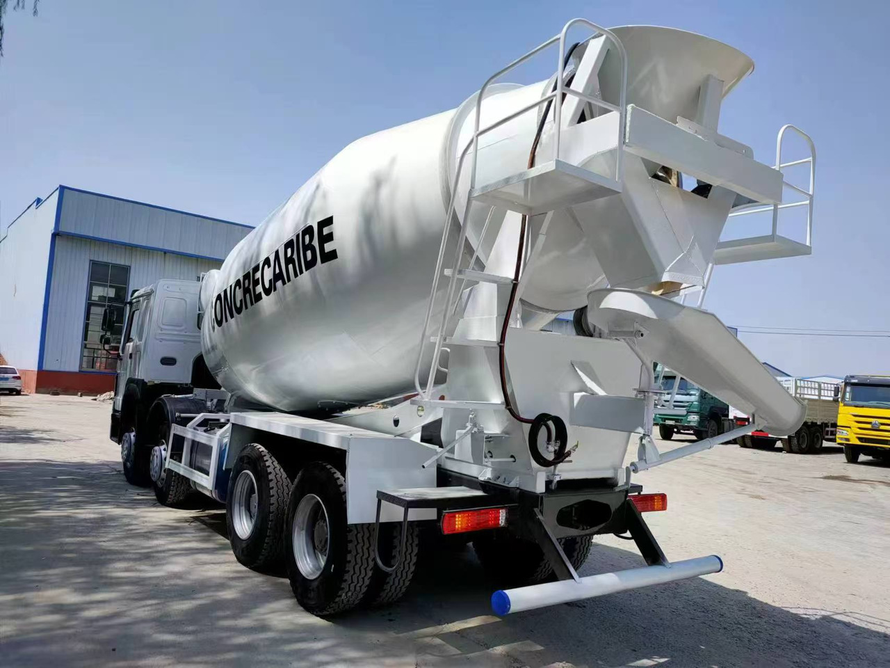 HOWO Cement Mixer Truck Click for Discount - شاحنة هيكل كابينة: صورة 5 HOWO Cement Mixer Truck Click for Discount - شاحنة هيكل كابينة: صورة 5