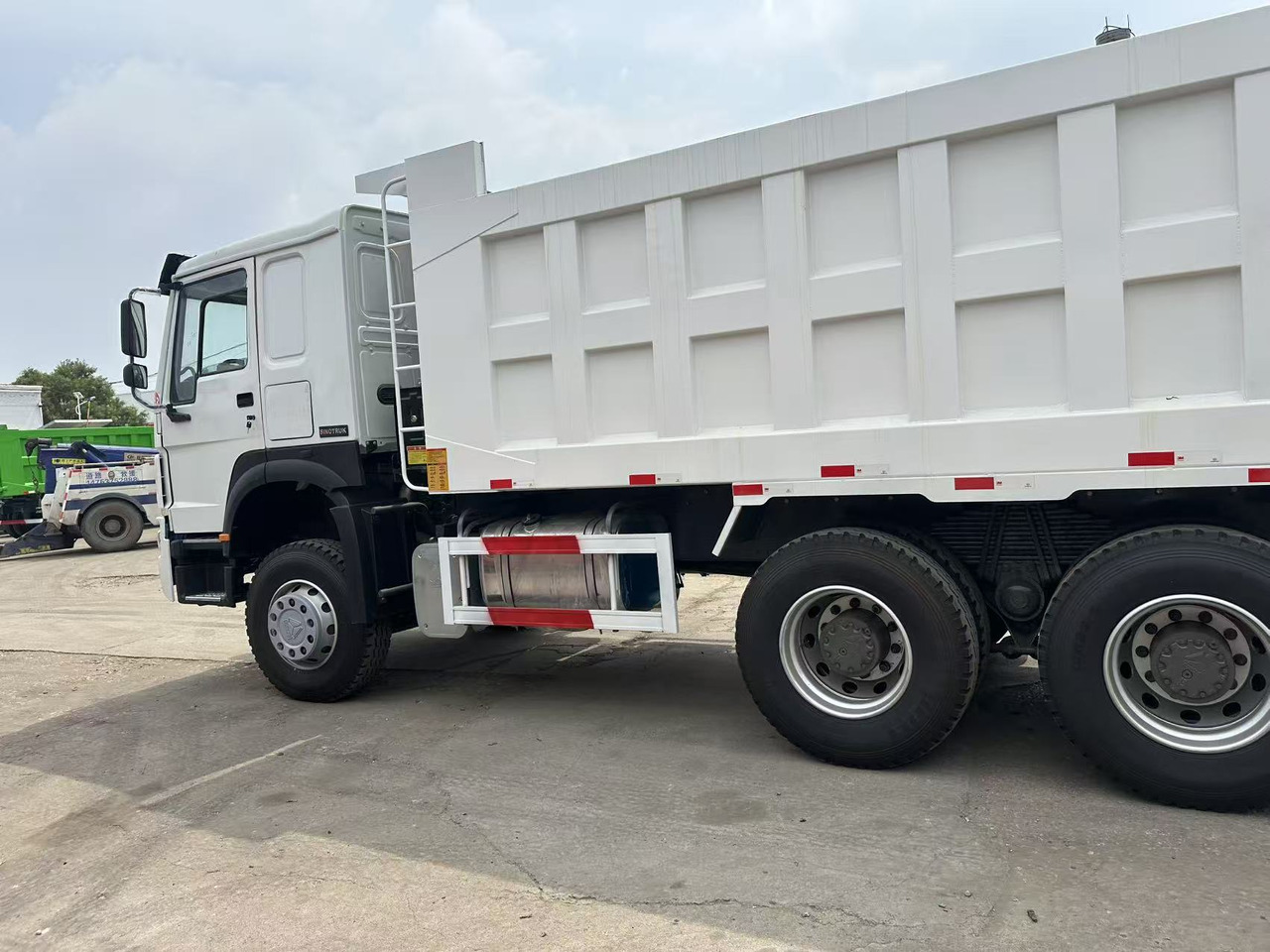 HOWO Dump Truck 6x4 Click Here for Discount - شاحنة قلاب: صورة 4 HOWO Dump Truck 6x4 Click Here for Discount - شاحنة قلاب: صورة 4