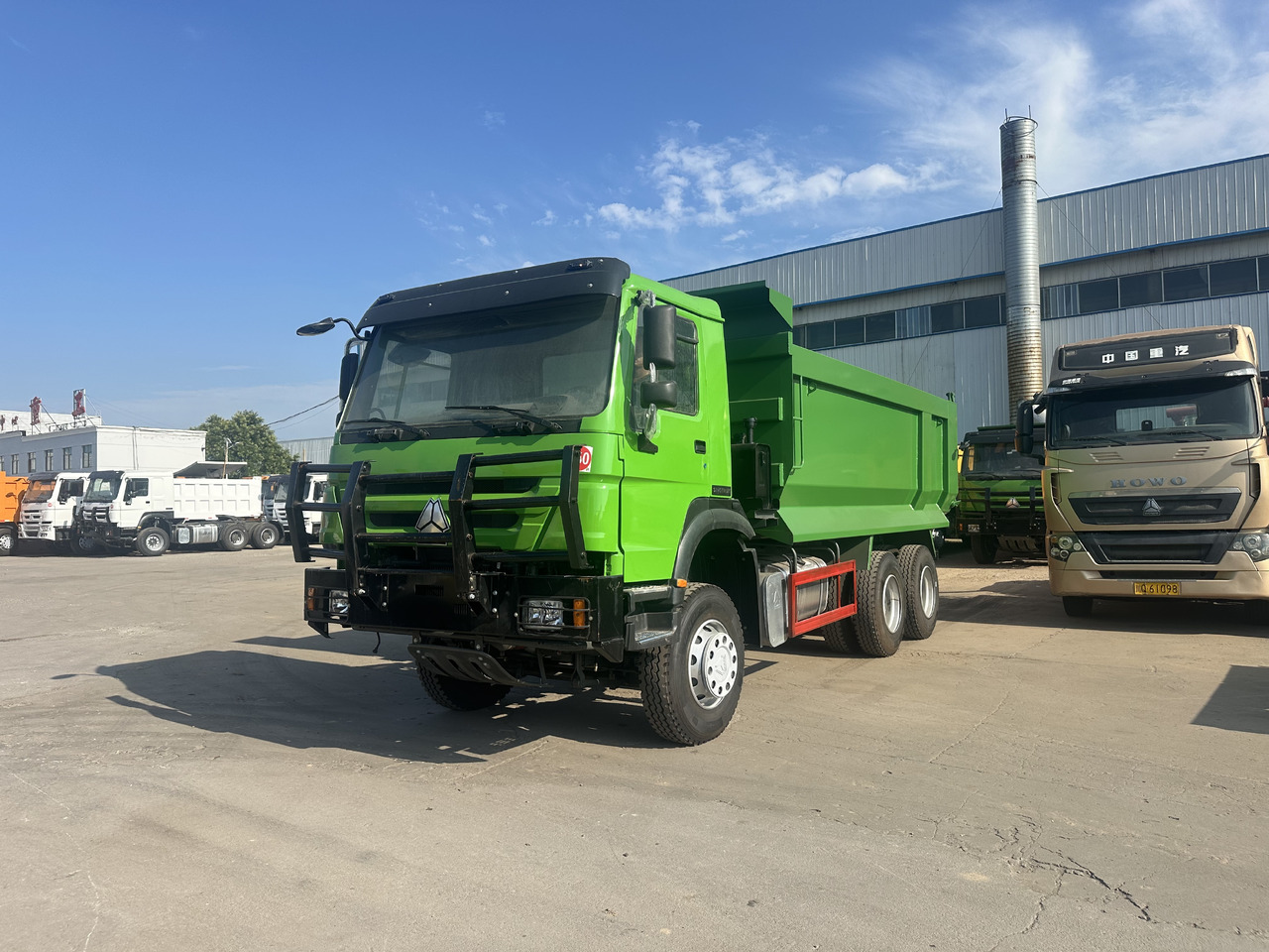 HOWO Dump Truck 6x4 With Crash Barriers - شاحنة قلاب: صورة 1 HOWO Dump Truck 6x4 With Crash Barriers - شاحنة قلاب: صورة 1