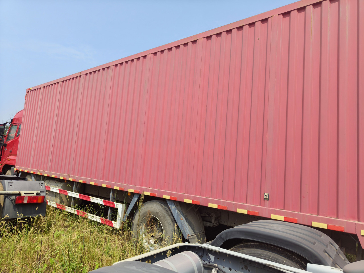 HOWO HaoHan N6 Box Truck 6*2 Click Here for Discount - شاحنة مقفلة: صورة 3 HOWO HaoHan N6 Box Truck 6*2 Click Here for Discount - شاحنة مقفلة: صورة 3