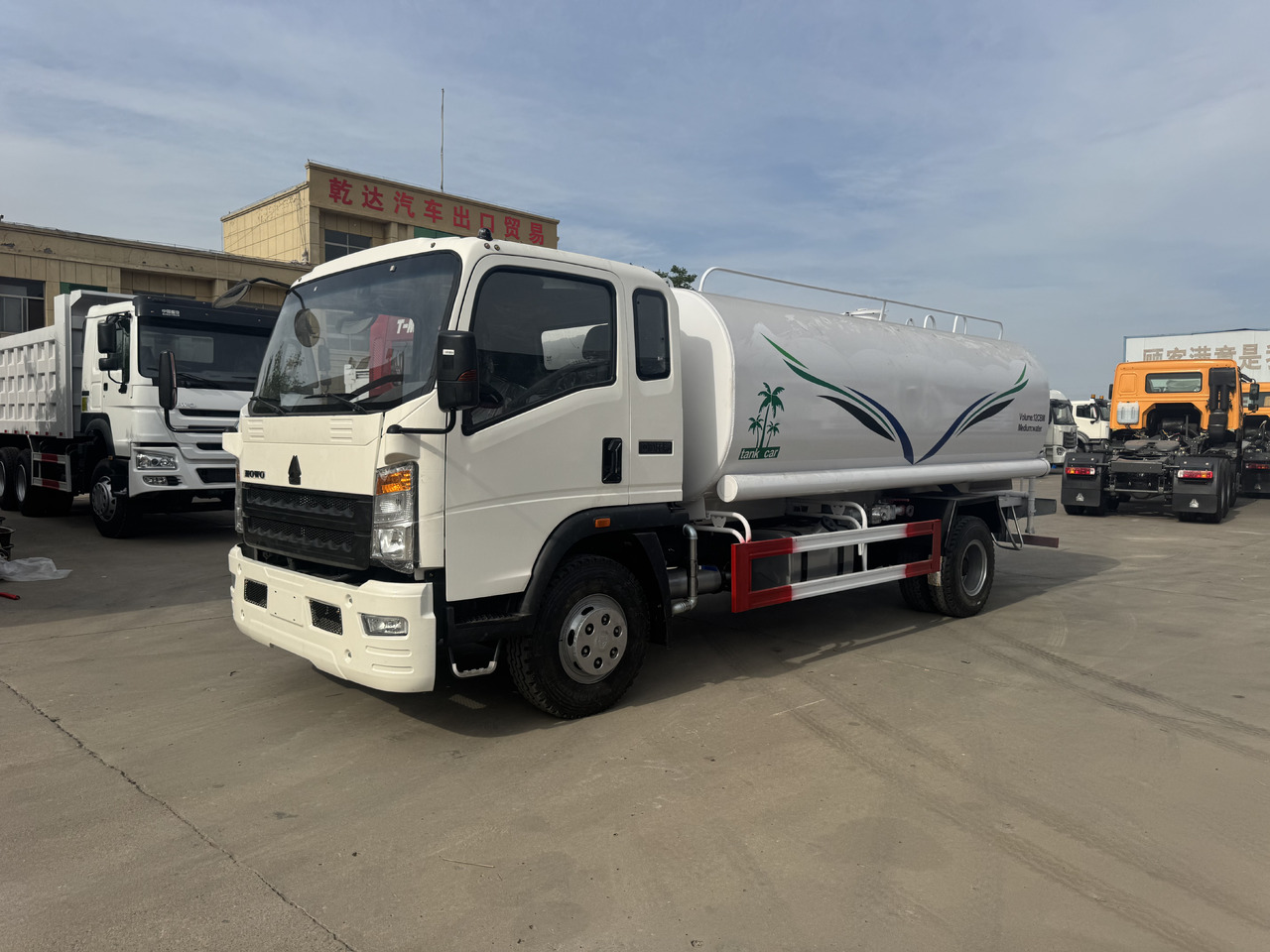 Howo Water Tanker Click for Discount - مضخة مياه: صورة 1 Howo Water Tanker Click for Discount - مضخة مياه: صورة 1