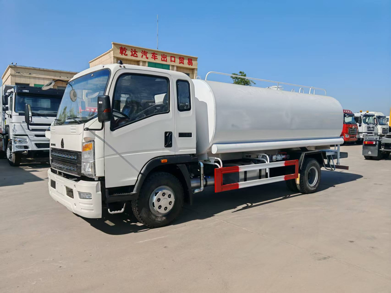 Howo Water Tanker Click for Discount - مضخة مياه: صورة 5 Howo Water Tanker Click for Discount - مضخة مياه: صورة 5