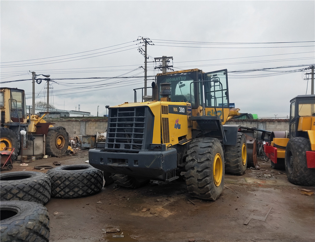 KOMATSU wheel Loader - اللودر بعجل: صورة 1 KOMATSU wheel Loader - اللودر بعجل: صورة 1