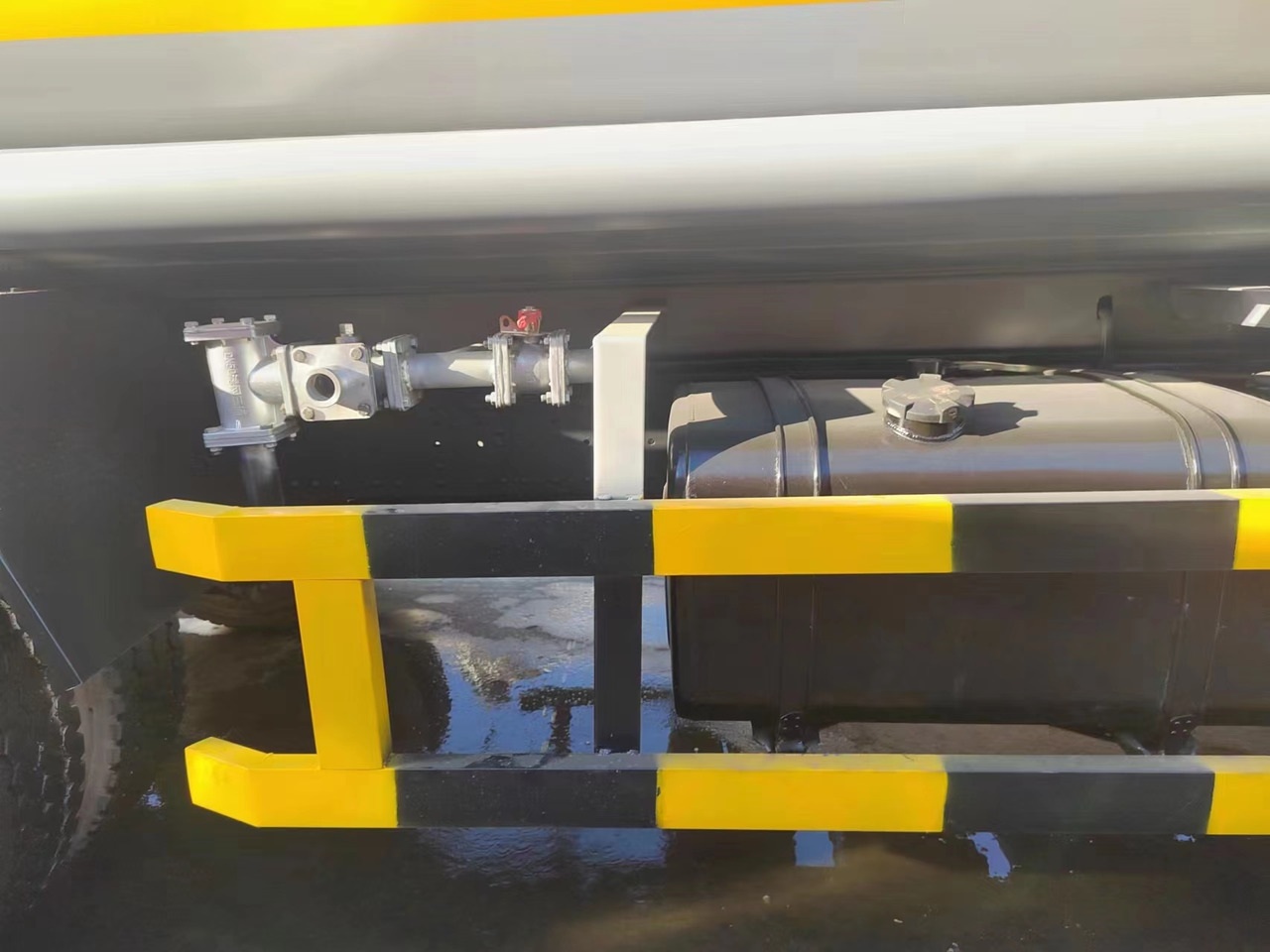 SHACMAN F3000 Water Tanker Click Here For DISCOUNT - شاحنة صهريج: صورة 3 SHACMAN F3000 Water Tanker Click Here For DISCOUNT - شاحنة صهريج: صورة 3