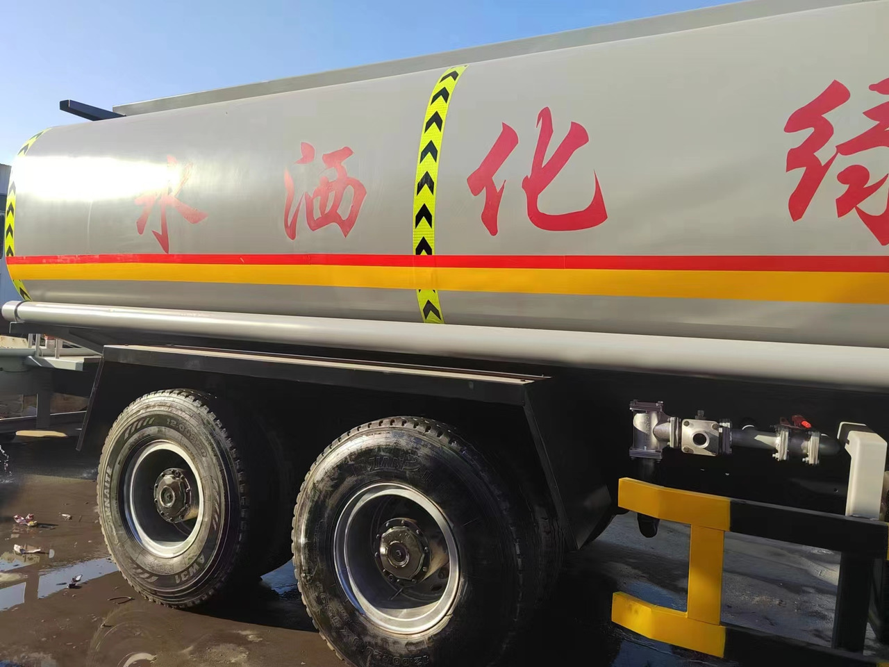SHACMAN F3000 Water Tanker Click Here For DISCOUNT - شاحنة صهريج: صورة 5 SHACMAN F3000 Water Tanker Click Here For DISCOUNT - شاحنة صهريج: صورة 5
