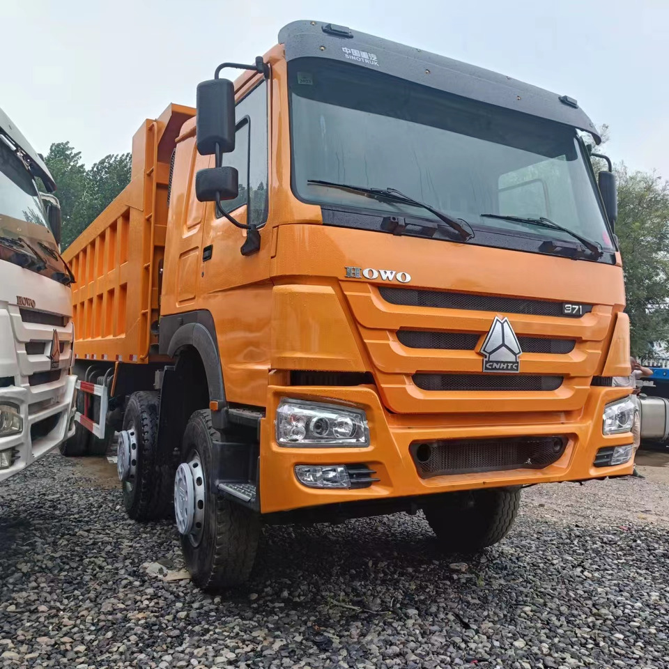 SINOTRUK 8x4 HOWO Dump Truck Click for Discount - شاحنة قلاب: صورة 2 SINOTRUK 8x4 HOWO Dump Truck Click for Discount - شاحنة قلاب: صورة 2