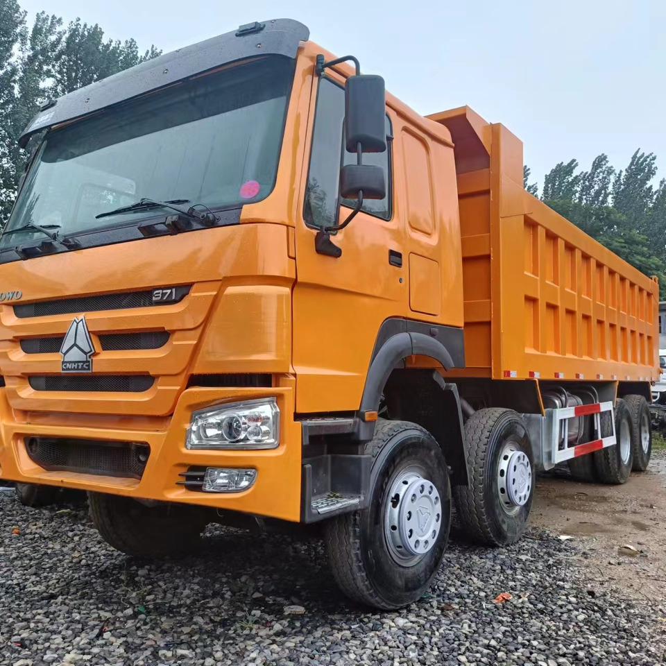 SINOTRUK 8x4 HOWO Dump Truck Click for Discount - شاحنة قلاب: صورة 1 SINOTRUK 8x4 HOWO Dump Truck Click for Discount - شاحنة قلاب: صورة 1