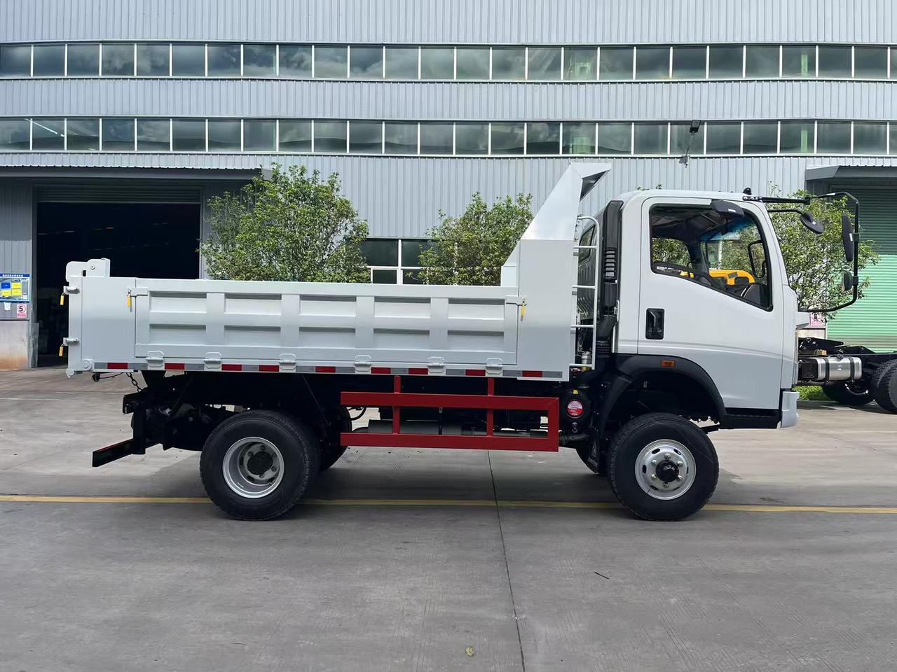 SINOTRUK HOWO 4x2 Dump Truck Click Here for Discount - شاحنة قلاب: صورة 4 SINOTRUK HOWO 4x2 Dump Truck Click Here for Discount - شاحنة قلاب: صورة 4