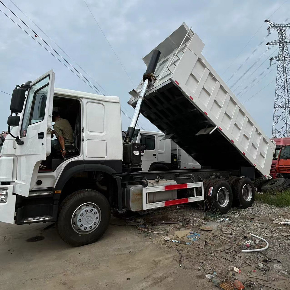 SINOTRUK HOWO 6x4 Dump Truck Click for Discount SINOTRUK HOWO 6x4 Dump Truck Click for Discount: صورة 9