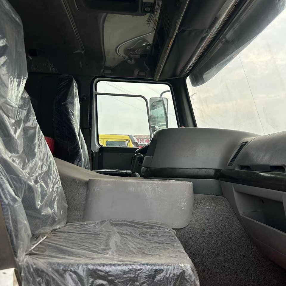 SINOTRUK HOWO 6x4 Dump Truck Click for Discount SINOTRUK HOWO 6x4 Dump Truck Click for Discount: صورة 6