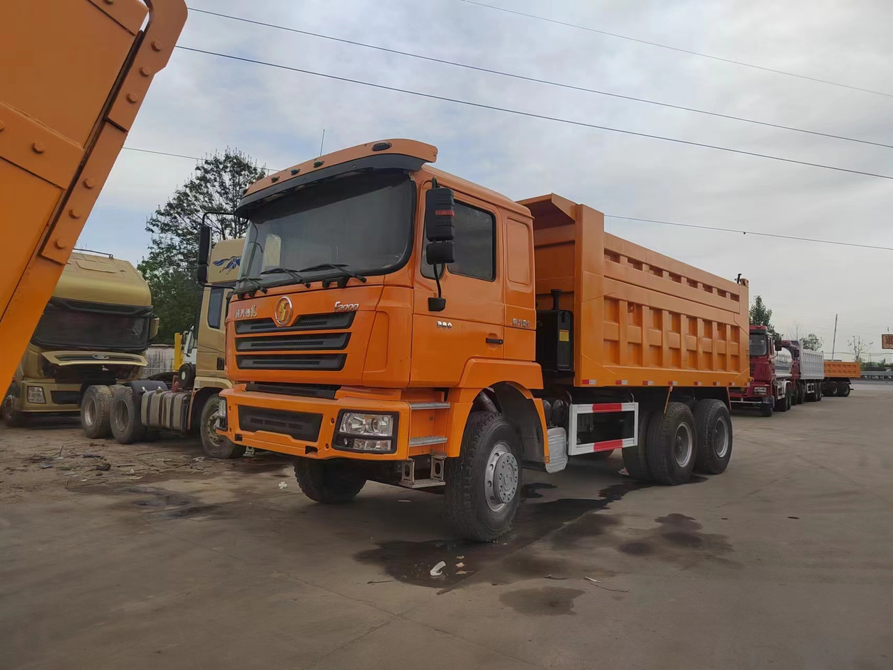 SINOTRUK HOWO 8x4 F3000 Dump Trruck Click for Discount - شاحنة قلاب: صورة 1 SINOTRUK HOWO 8x4 F3000 Dump Trruck Click for Discount - شاحنة قلاب: صورة 1