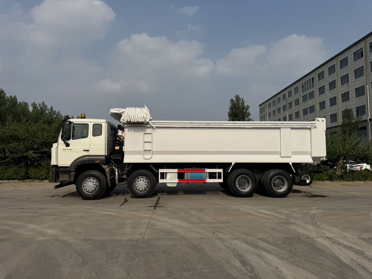 SINOTRUK HOWO Dump Truck 8x4 Click Here for Discount - شاحنة قلاب: صورة 3 SINOTRUK HOWO Dump Truck 8x4 Click Here for Discount - شاحنة قلاب: صورة 3