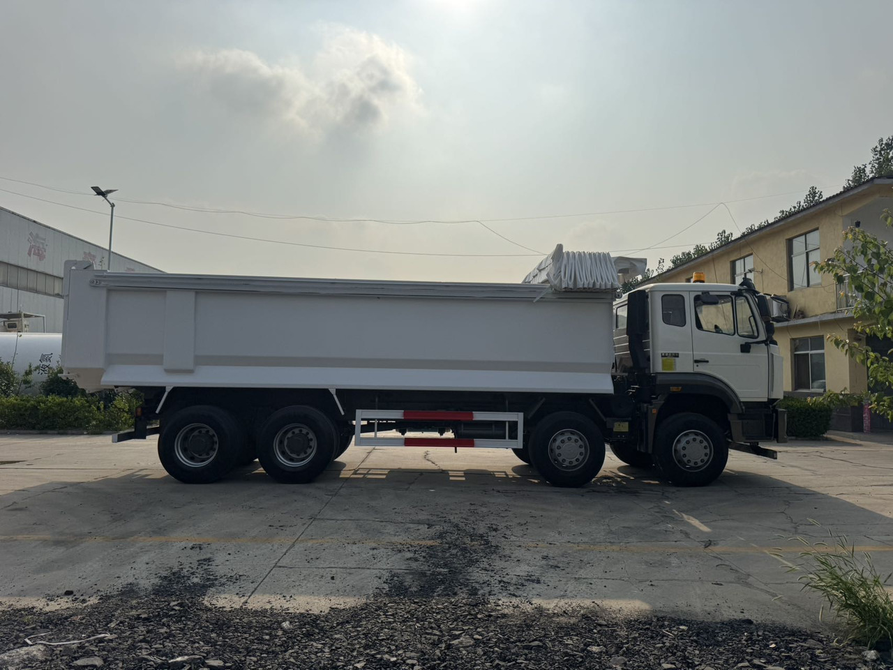 SINOTRUK HOWO Dump Truck 8x4 Click Here for Discount - شاحنة قلاب: صورة 4 SINOTRUK HOWO Dump Truck 8x4 Click Here for Discount - شاحنة قلاب: صورة 4