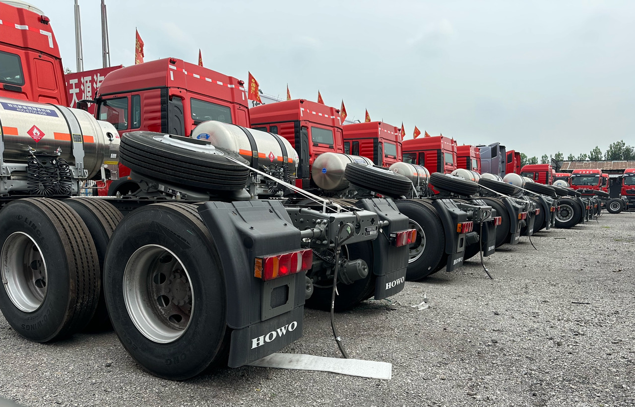 SINOTRUK HOWO TX480HP Tractor Unit Click for Discount - شاحنة قلاب: صورة 4 SINOTRUK HOWO TX480HP Tractor Unit Click for Discount - شاحنة قلاب: صورة 4